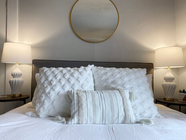 Building Photo - 1001 Hatch St