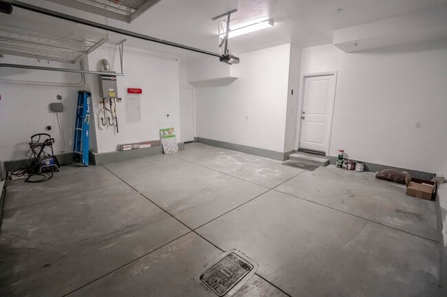 Building Photo - Modern 3-Bedroom Home in North Hollywood w...
