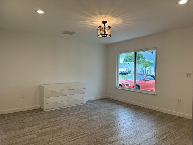 Building Photo - "Charming 2-Bed, 2-Bath North Port Retreat"