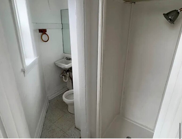 Building Photo - 3860 N Saint Louis Ave