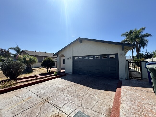 Building Photo - 916 Avenida Ysidora
