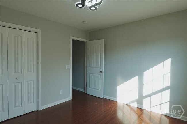 Building Photo - 25 Litchfield Dr