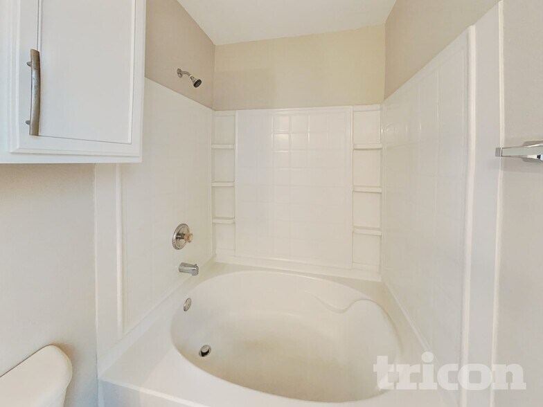 Building Photo - 8504 Hawkview Dr