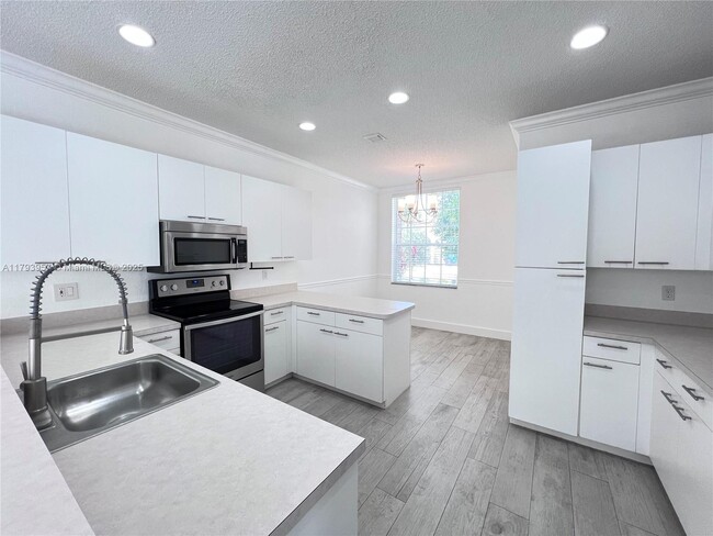 Building Photo - 725 NW 156th Ave