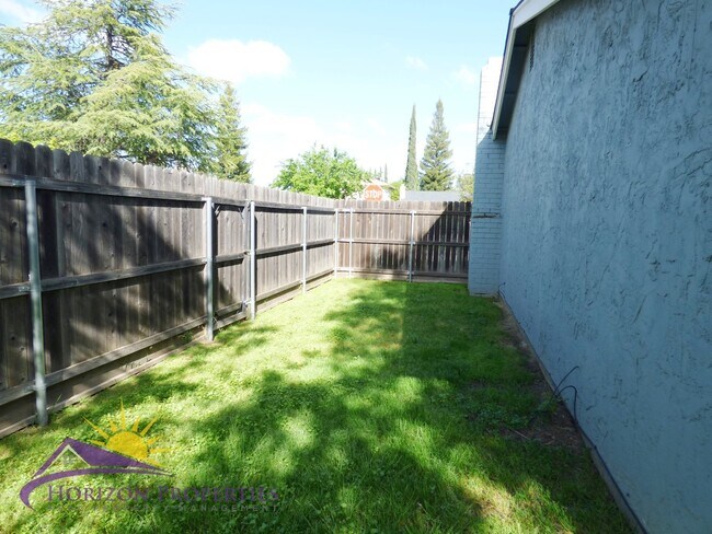 Building Photo - 3 Bed 2 Bath 1,317sqft Citrus Heights Home in Wildwood Estates