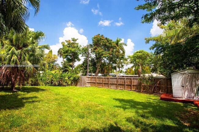 Building Photo - 1531 Moffett St