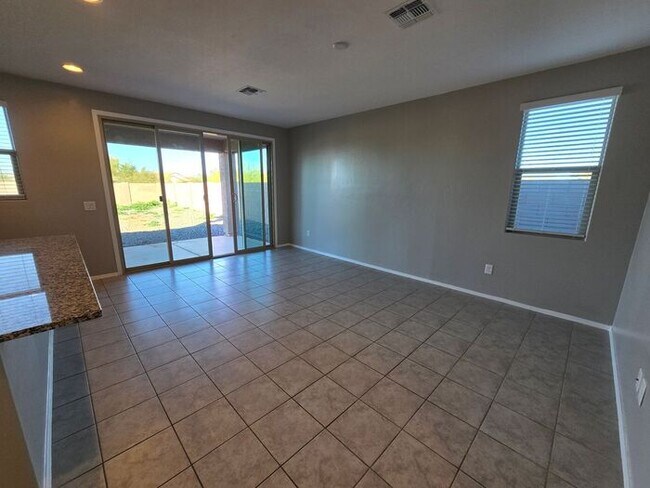 Building Photo - MOVE IN SPECIAL!! 3 Bedroom/ 2 Bath Red Rock Oasis