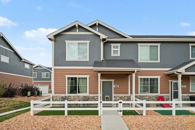 Building Photo - 305 Oriole Wy