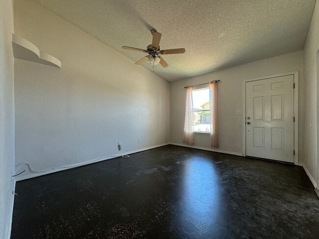 Building Photo - Northeast El Paso(Mesquite Hills 3bed with Refrig A/C and Solar Panels!