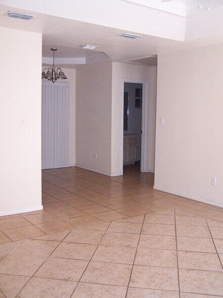 Building Photo - 1101 Stonehaven Blvd