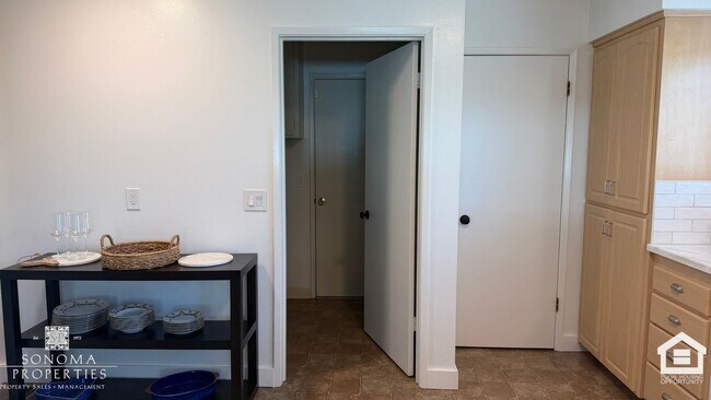Building Photo - 626 White Briar Dr