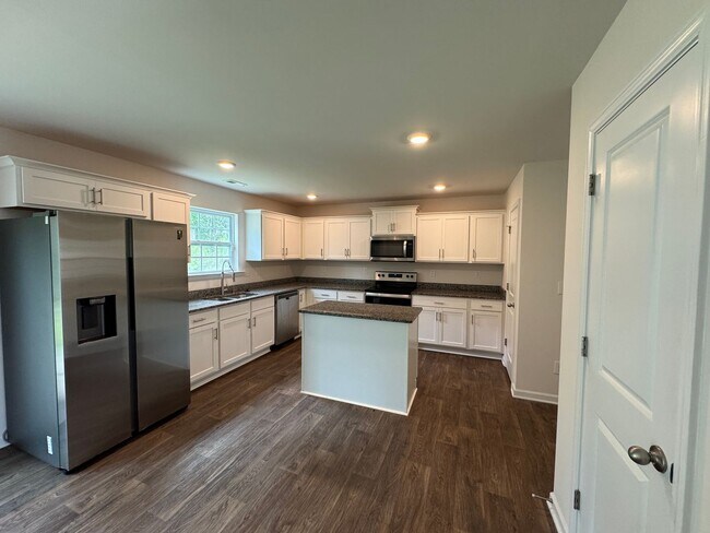 Building Photo - Move-in Ready with **Move-in Special** $25...