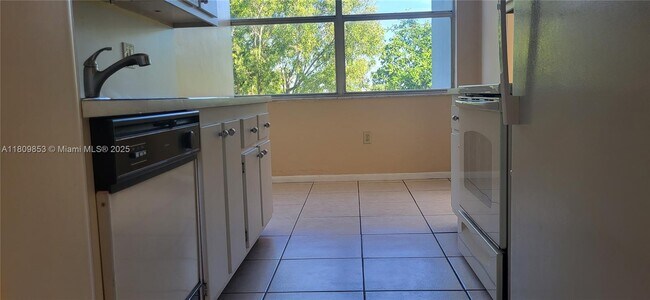 Building Photo - 1300 NE Miami Gardens Dr