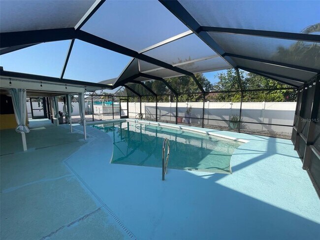 Building Photo - 6108 11th Ave W