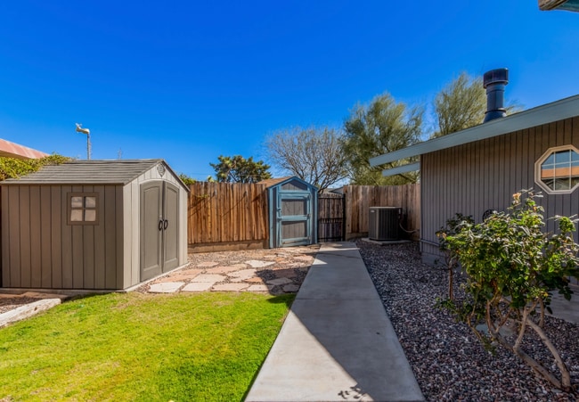 Building Photo - 5722 E Windsor Ave