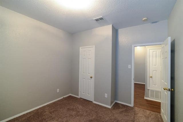 Building Photo - 12661 Oakwood Cir