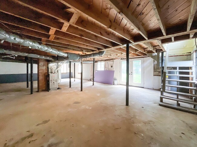 Building Photo - 1834 Findlay St