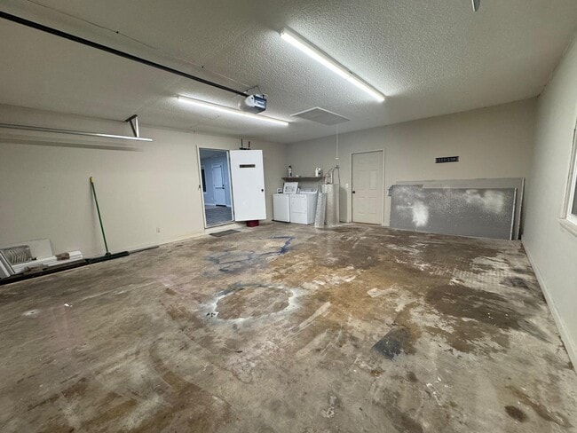 Building Photo - 605 Melbourne Dr