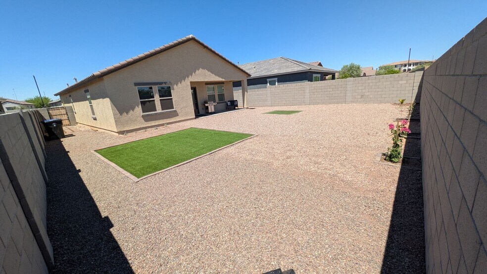 Building Photo - 10949 N 165th Ave