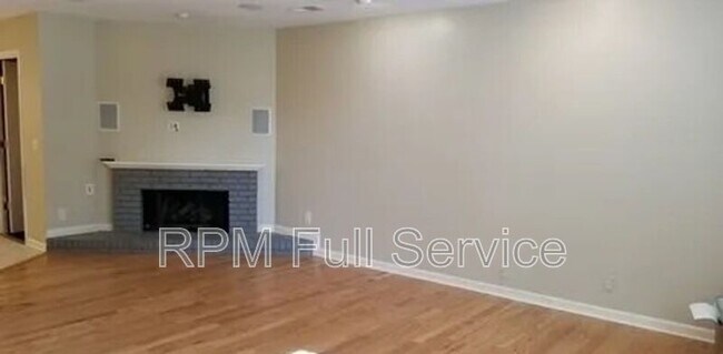 Building Photo - 5000 McMurray Ct