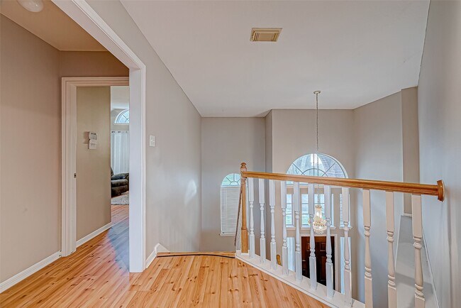 Building Photo - 211 Rolling Plains Dr