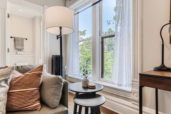 Building Photo - 2805 E 16th Ave