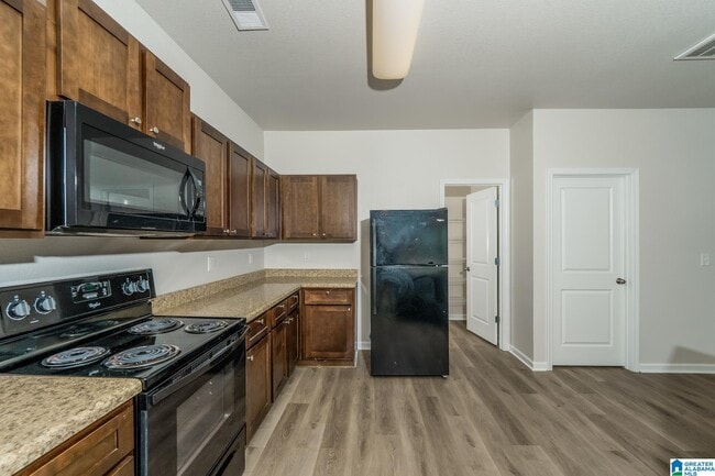 Building Photo - 950 Clover Cir