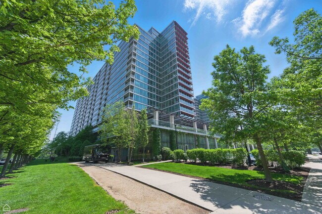 Building Photo - 9715 Woods Dr