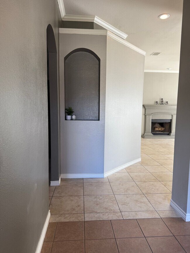 Building Photo - Adorable 4/2/2 located minutes from Weathe...