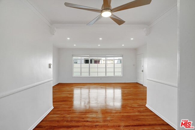 Building Photo - 476 S Roxbury Dr