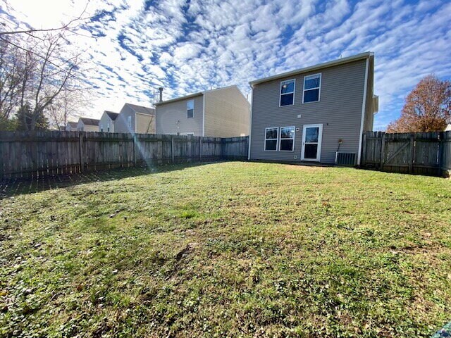Building Photo - Stunning 3 Bedroom/3 Bath Home in Noblesville