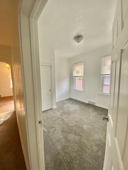 Building Photo - 817 Anaheim St