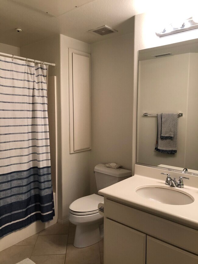 Full Bath 2 - 13075 Pacific Promenade