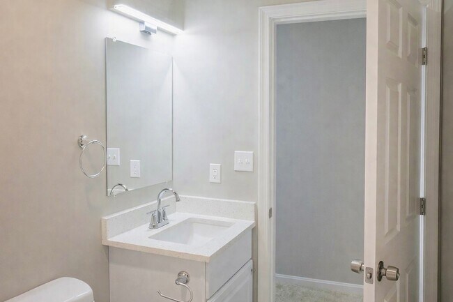 Building Photo - 501 N Patterson Park Ave