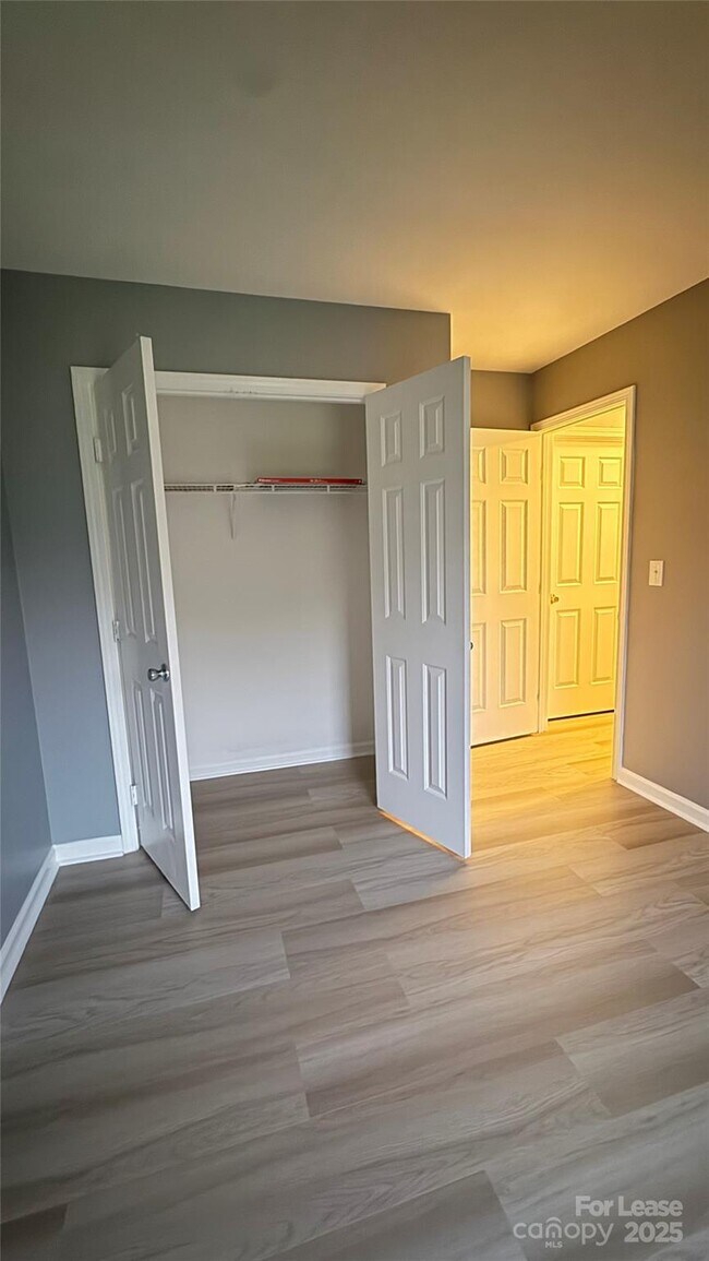 Building Photo - 1705 Starling Ct
