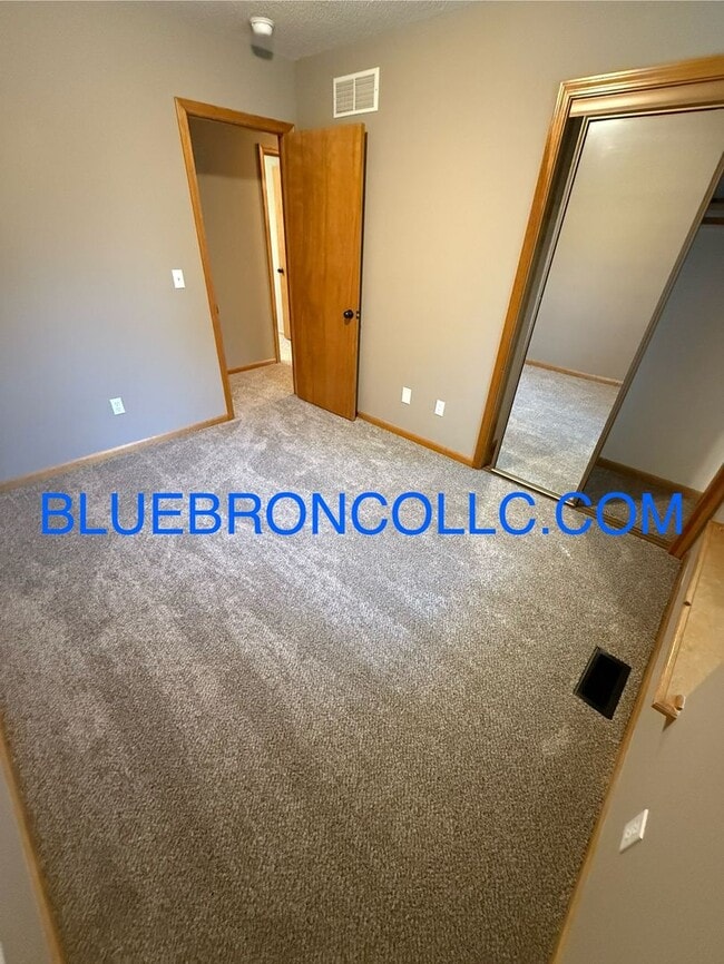 Building Photo - Check out this spacious home with thoughtf...