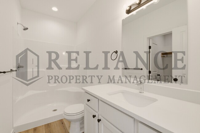 Building Photo - 5240 N Pinecrest Ct