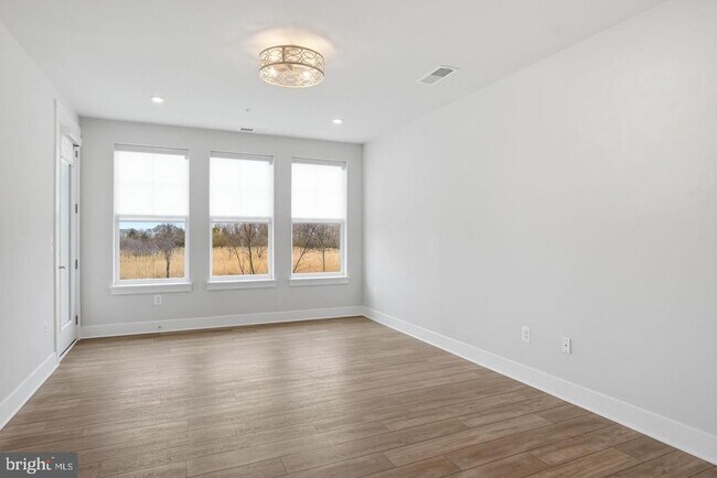 Building Photo - 111 Marshgrass Wy