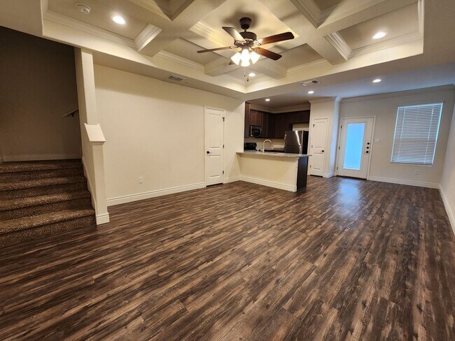 Building Photo - 3/2.5/1.5 Fourplex with Granite Countertops, 9ft Ceilings, Fridge, Washer, Dryer / NBISD