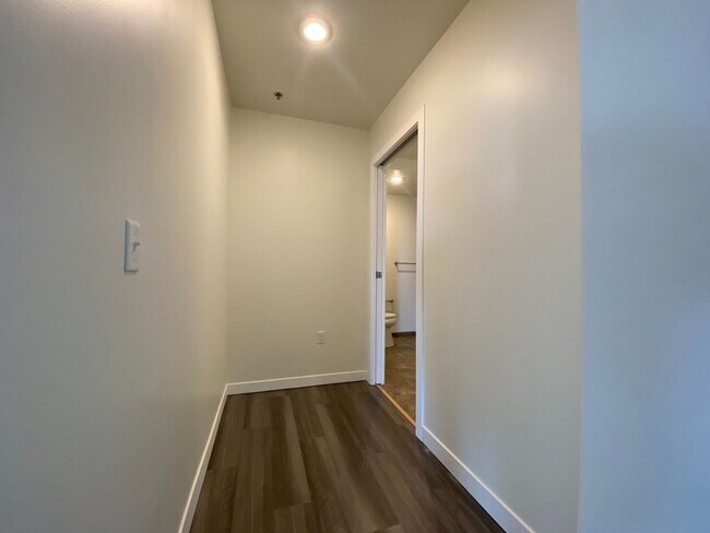 Building Photo - $2,575 | 1 Bedroom, 2 Bathroom Condo | Pet...