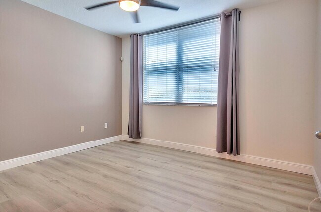 Building Photo - 2421 NE 65th St