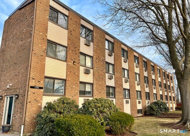 Building Photo - 1168 Main St