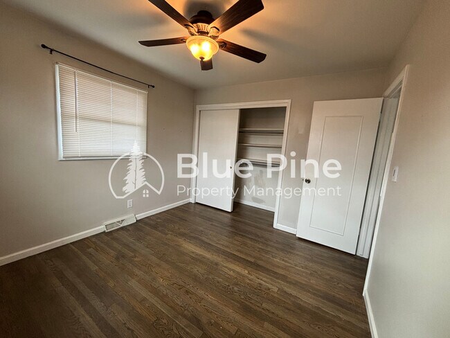 Building Photo - 1058 Mojave St