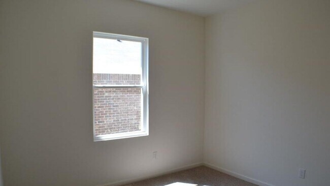 Building Photo - 824 Cedar Elm Dr
