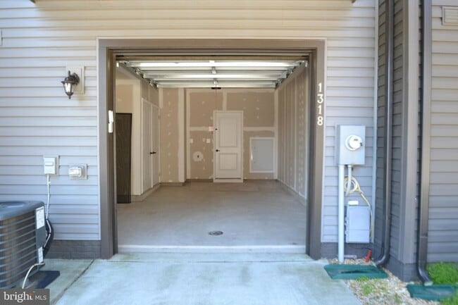 Building Photo - 1318 Trestle Dr
