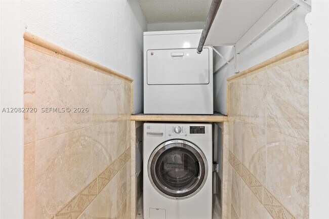 Building Photo - 1300 W 47th Pl