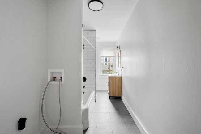 Building Photo - 346 39th St