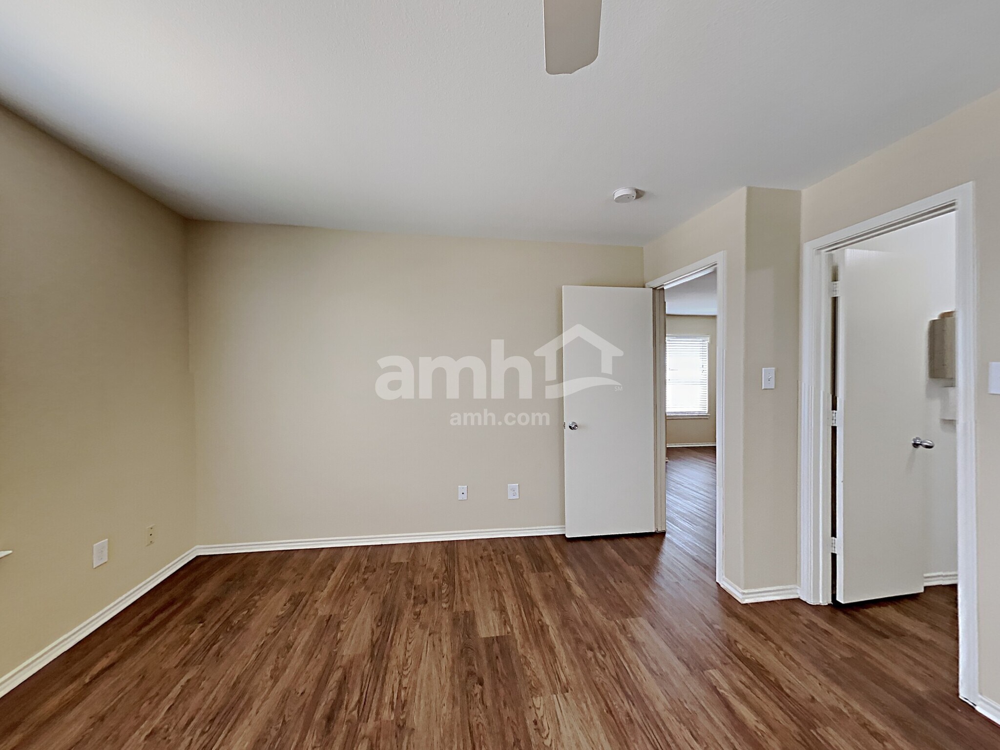 Building Photo - 9227 Mare Country