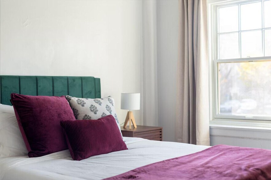 Building Photo - 2015 NW Flanders St