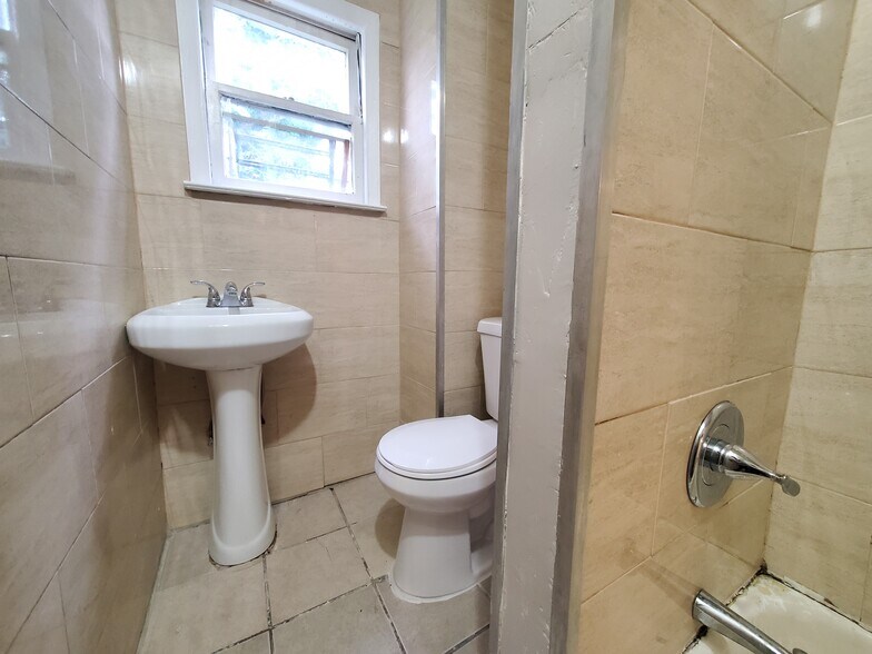 216 Fairmount Ave 2 - 218 Fairmount Ave